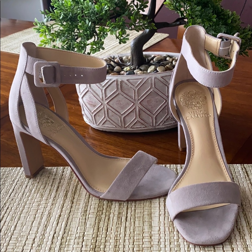 Vince Camuto! semi-new shoes grey sz7